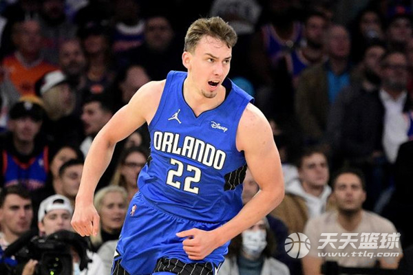 在比赛初期 在比赛初期