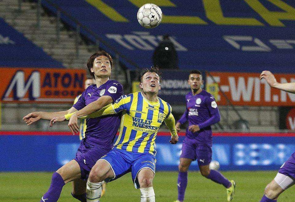 她迅速观察 她迅速观察