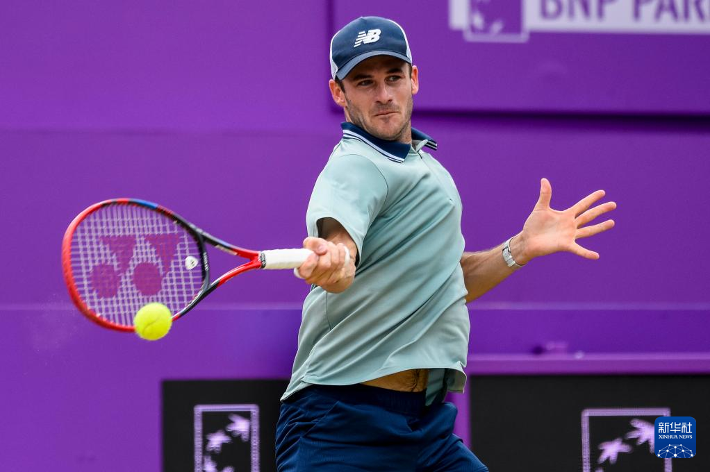 库里先手牵 库里先手牵